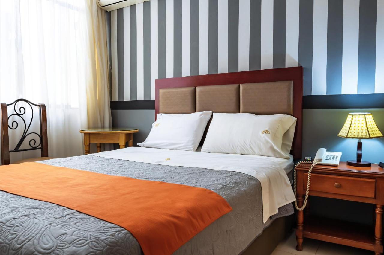 Recreo Hotel Trujillo Exteriör bild