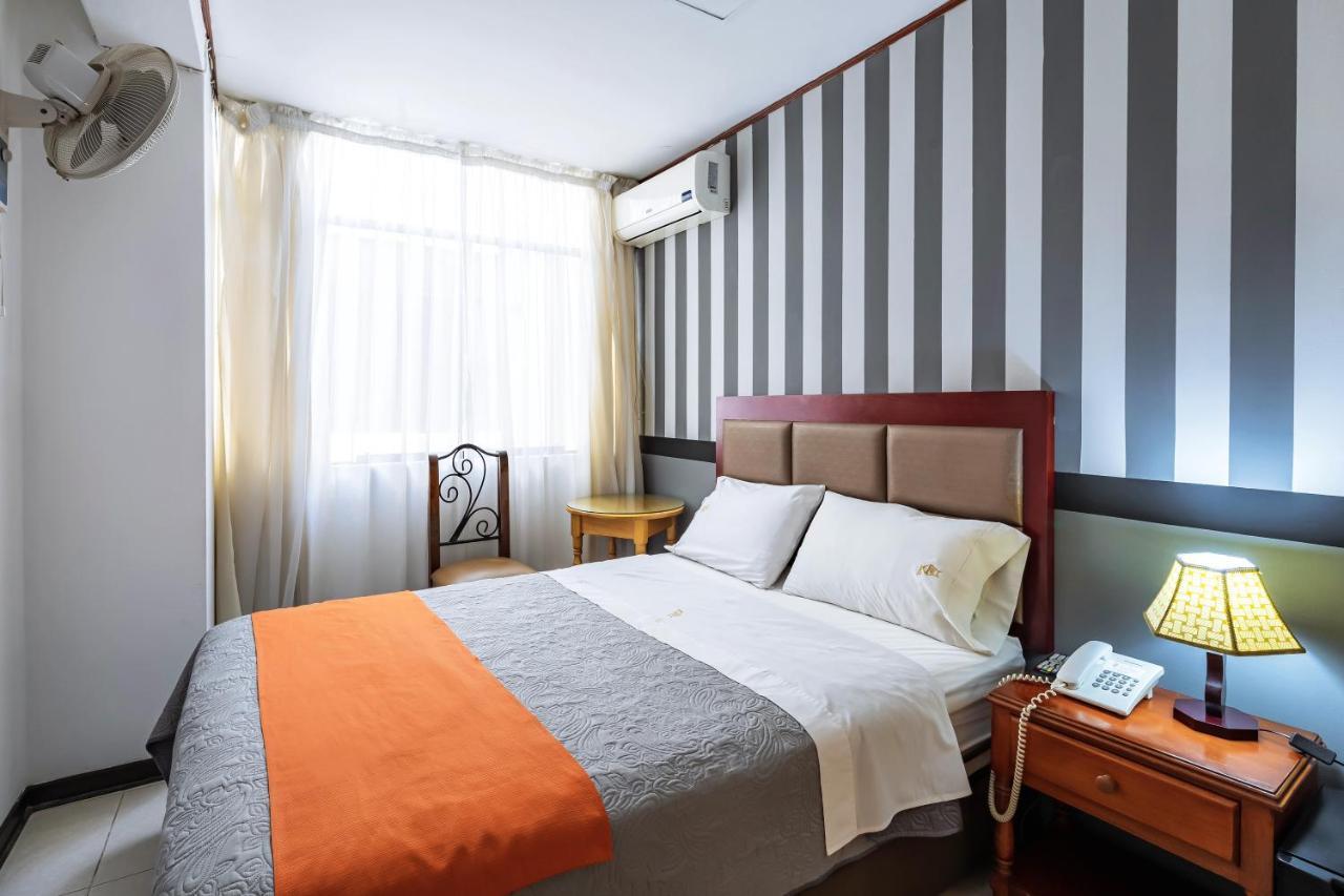 Recreo Hotel Trujillo Exteriör bild