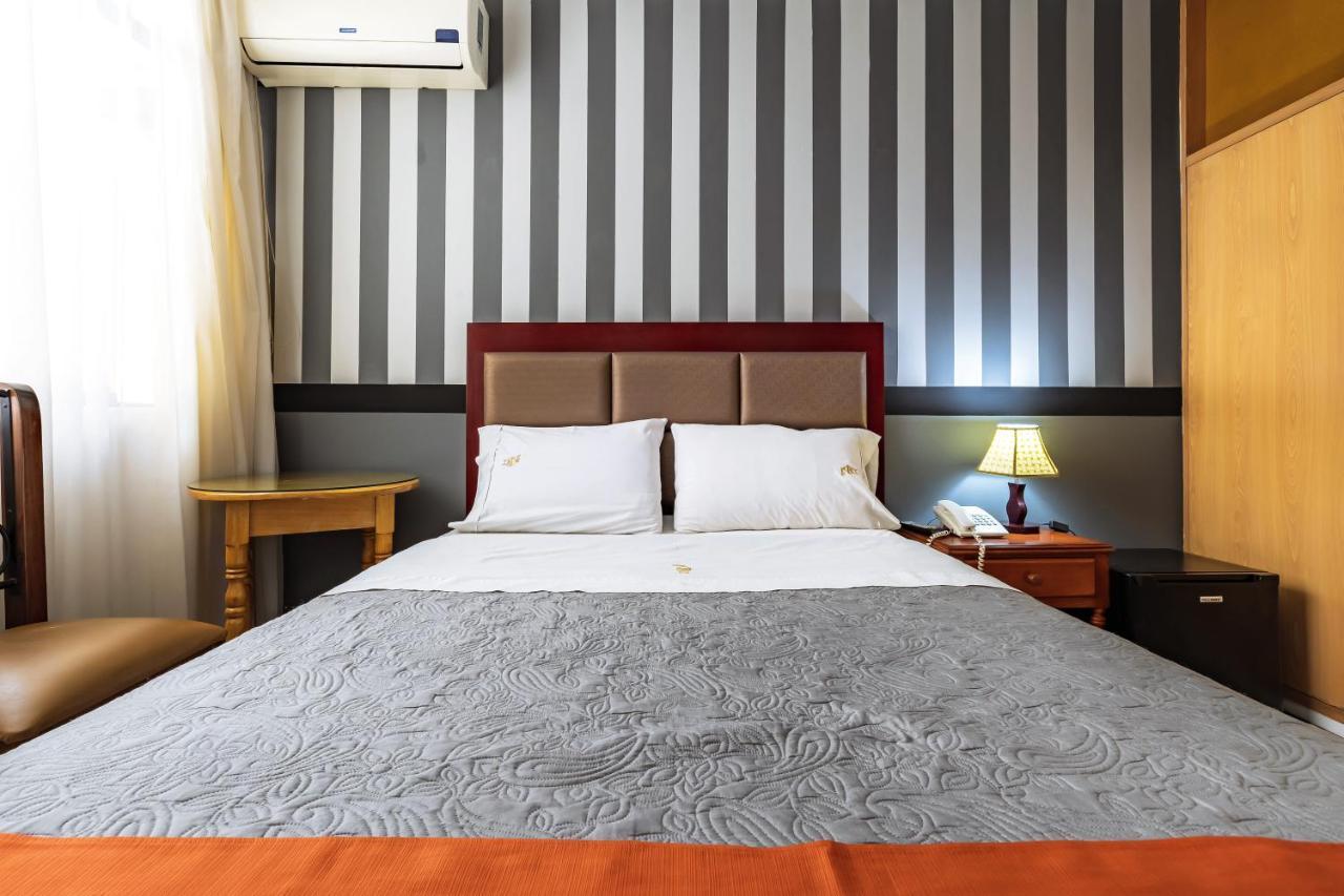 Recreo Hotel Trujillo Exteriör bild