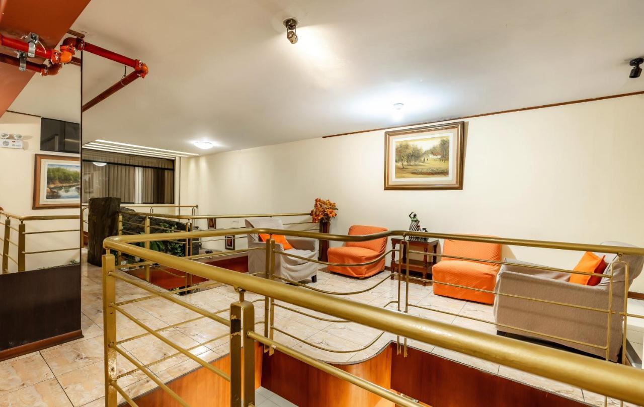 Recreo Hotel Trujillo Exteriör bild