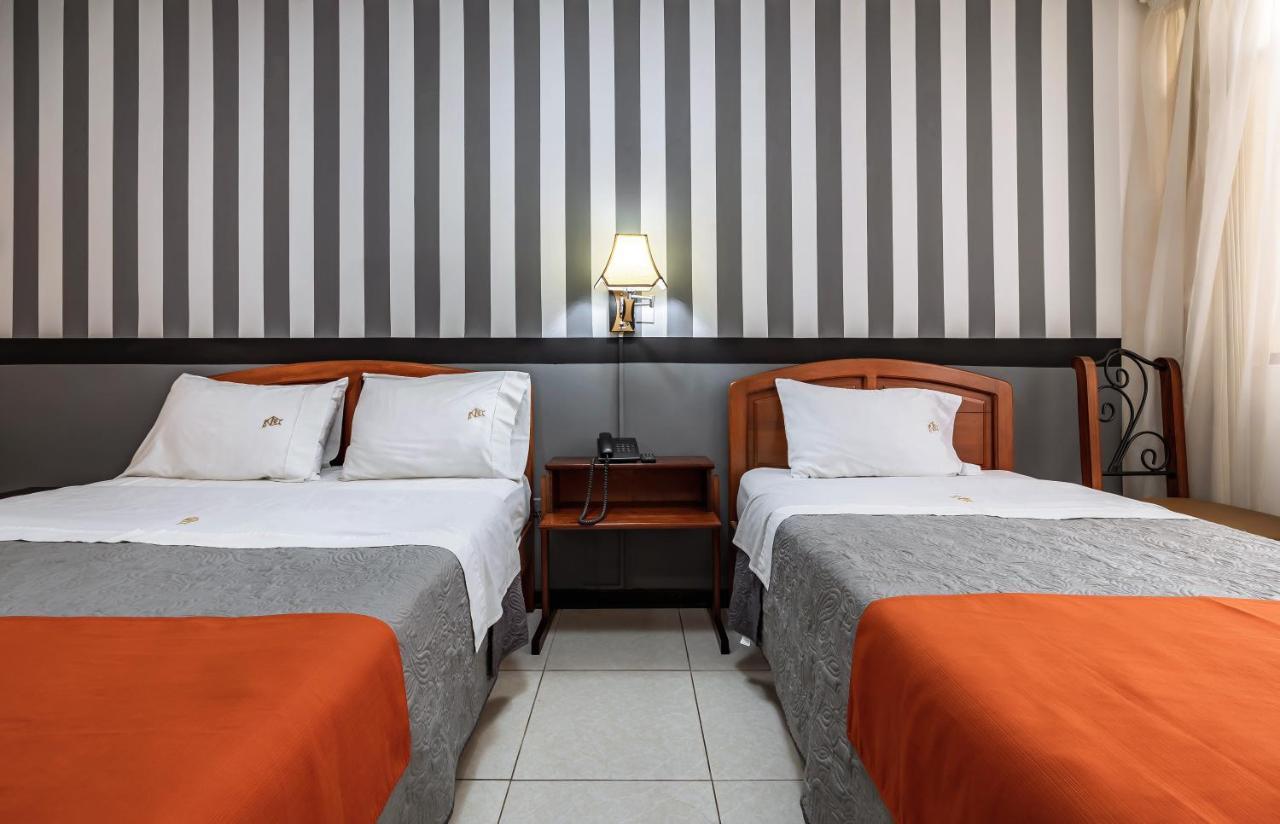 Recreo Hotel Trujillo Exteriör bild