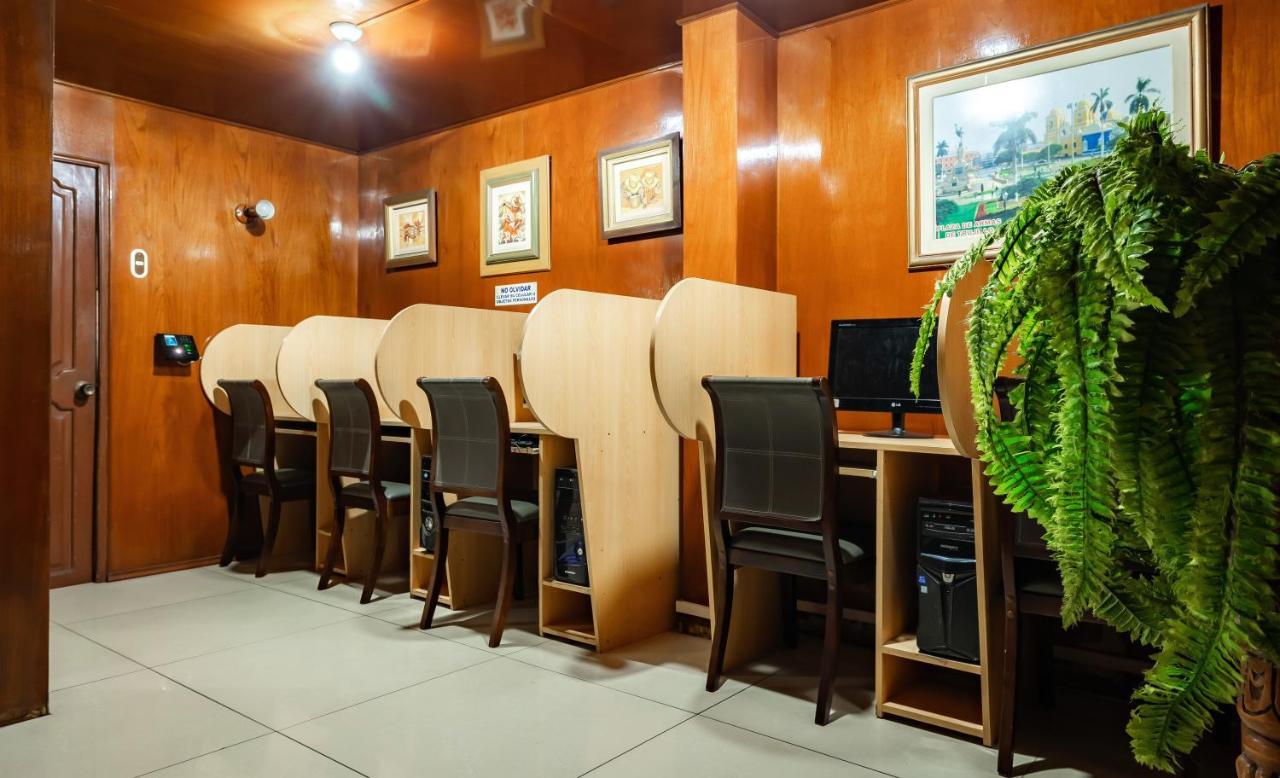 Recreo Hotel Trujillo Exteriör bild