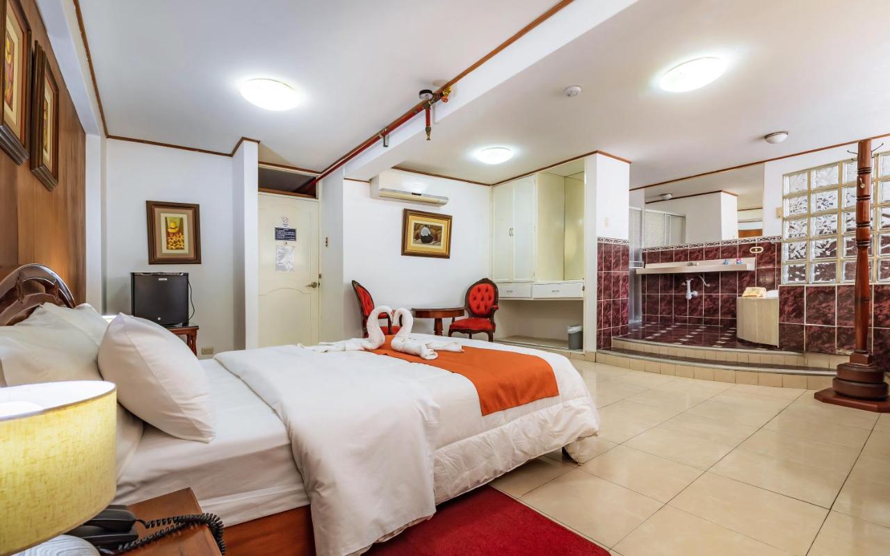 Recreo Hotel Trujillo Exteriör bild