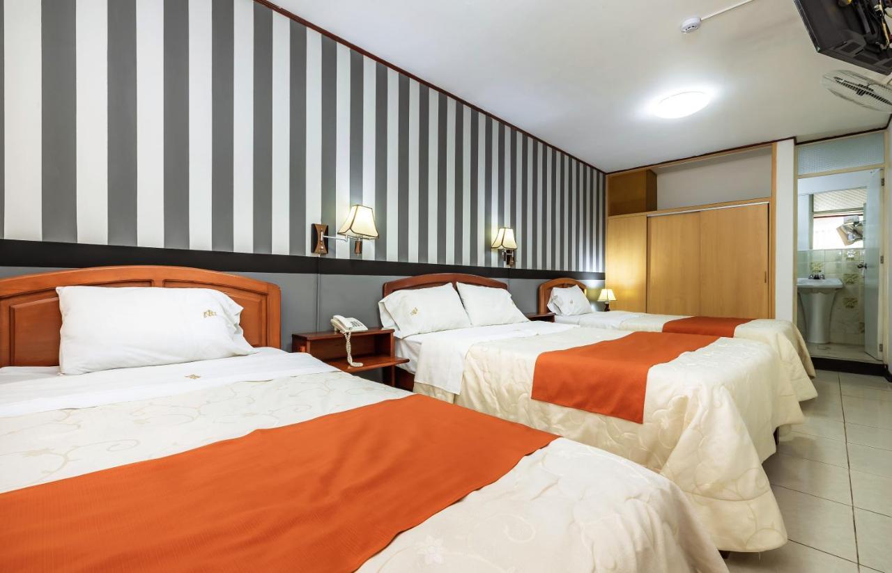 Recreo Hotel Trujillo Exteriör bild