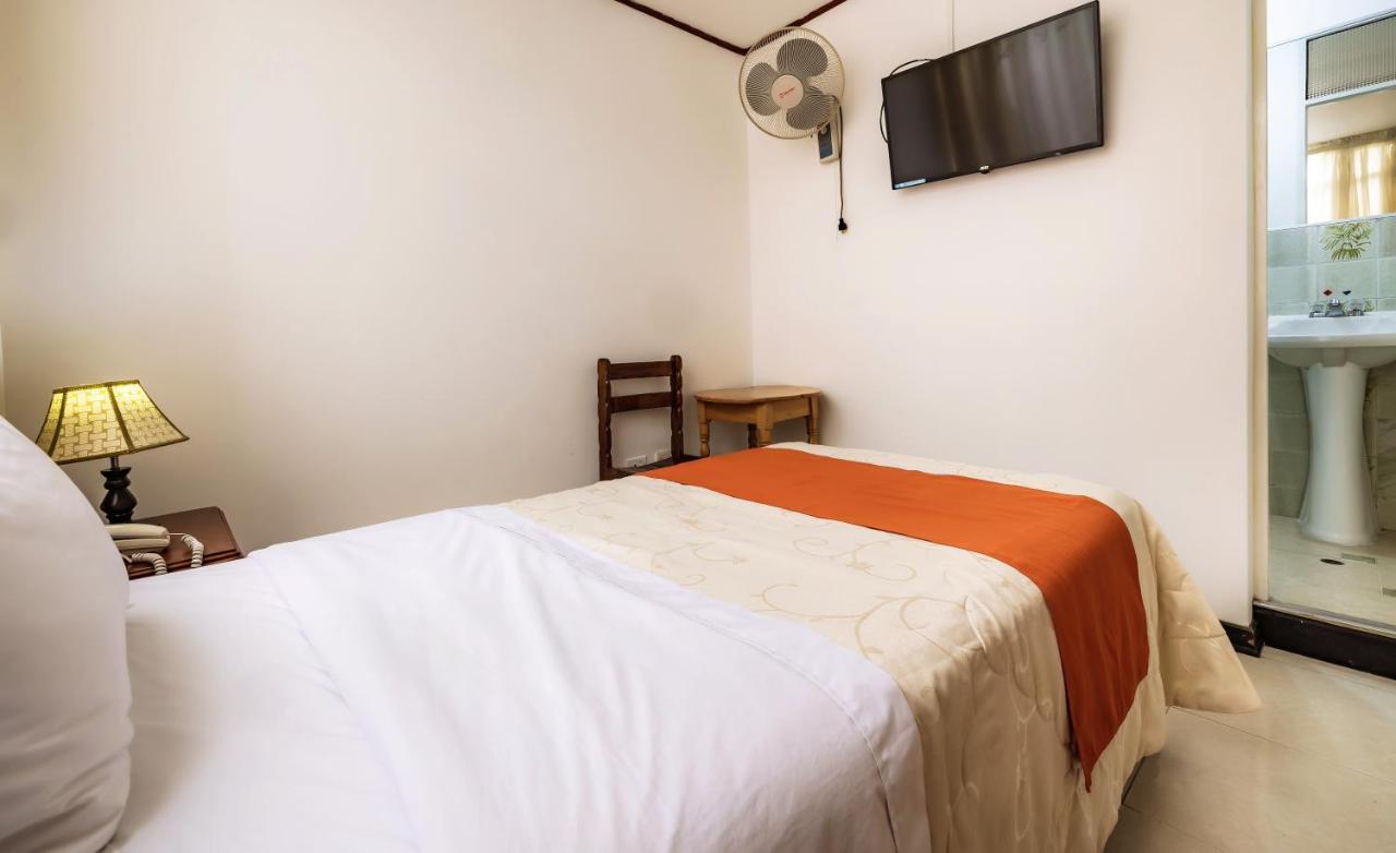 Recreo Hotel Trujillo Exteriör bild