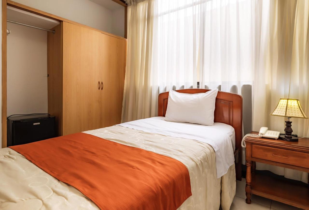 Recreo Hotel Trujillo Exteriör bild