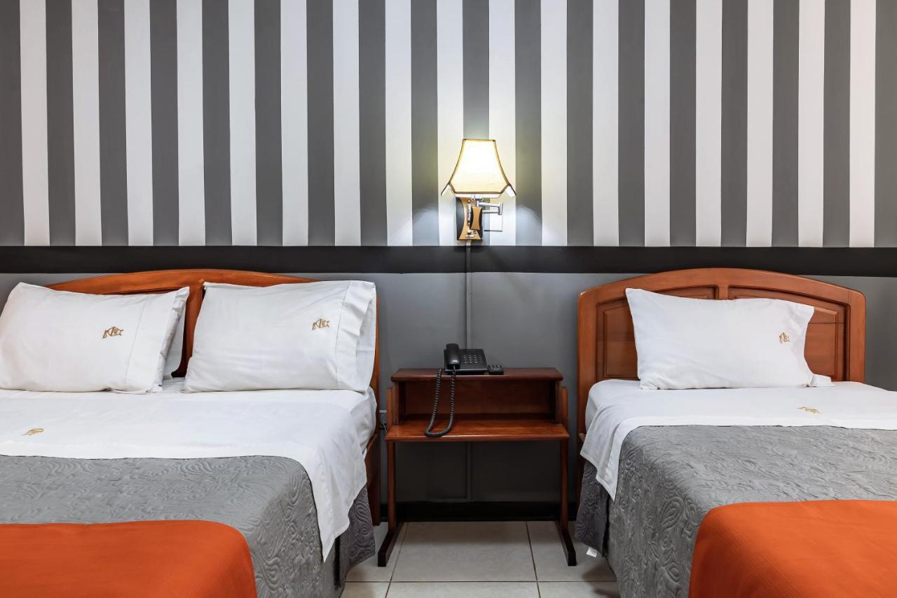 Recreo Hotel Trujillo Exteriör bild