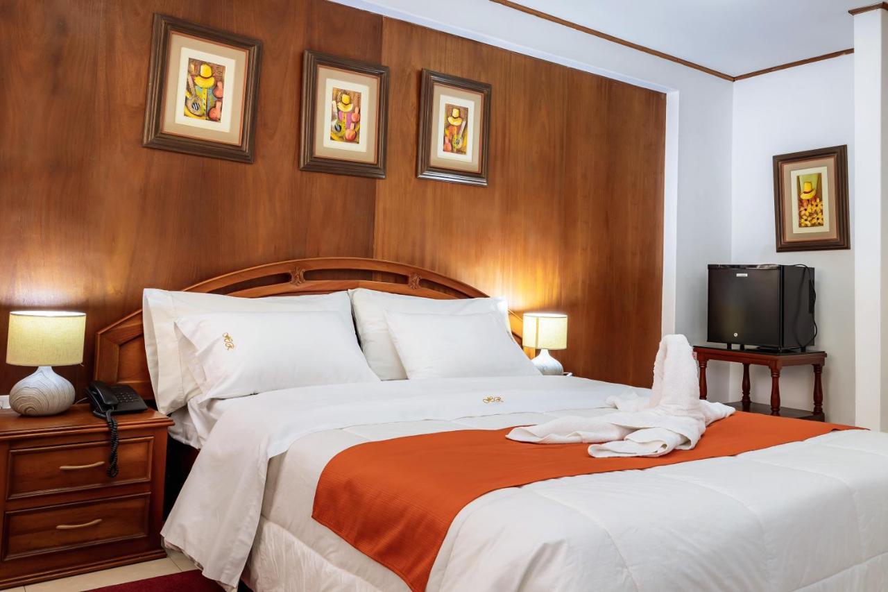 Recreo Hotel Trujillo Exteriör bild