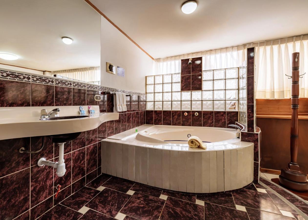 Recreo Hotel Trujillo Exteriör bild